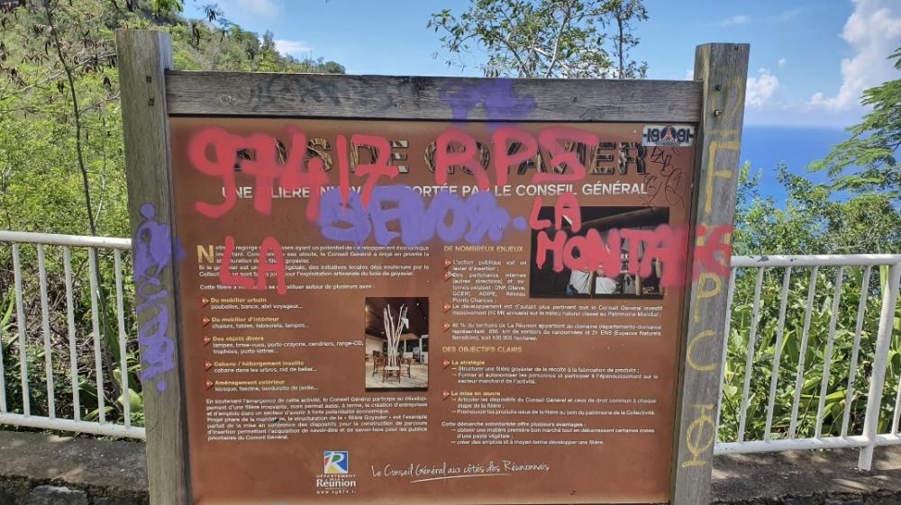 PANNEAU AVANT - Enlèvement de Tags